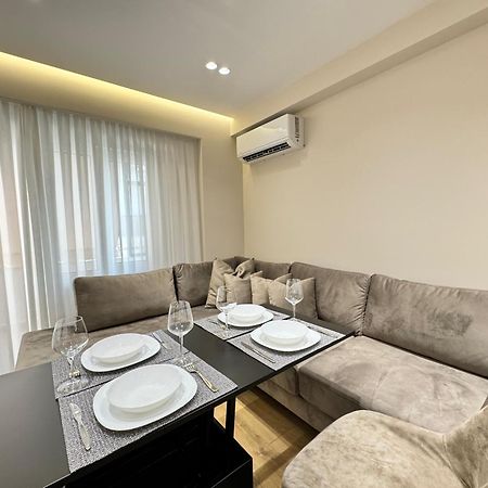 E&R Apartments At Myslym Shyri Tirana Exterior photo