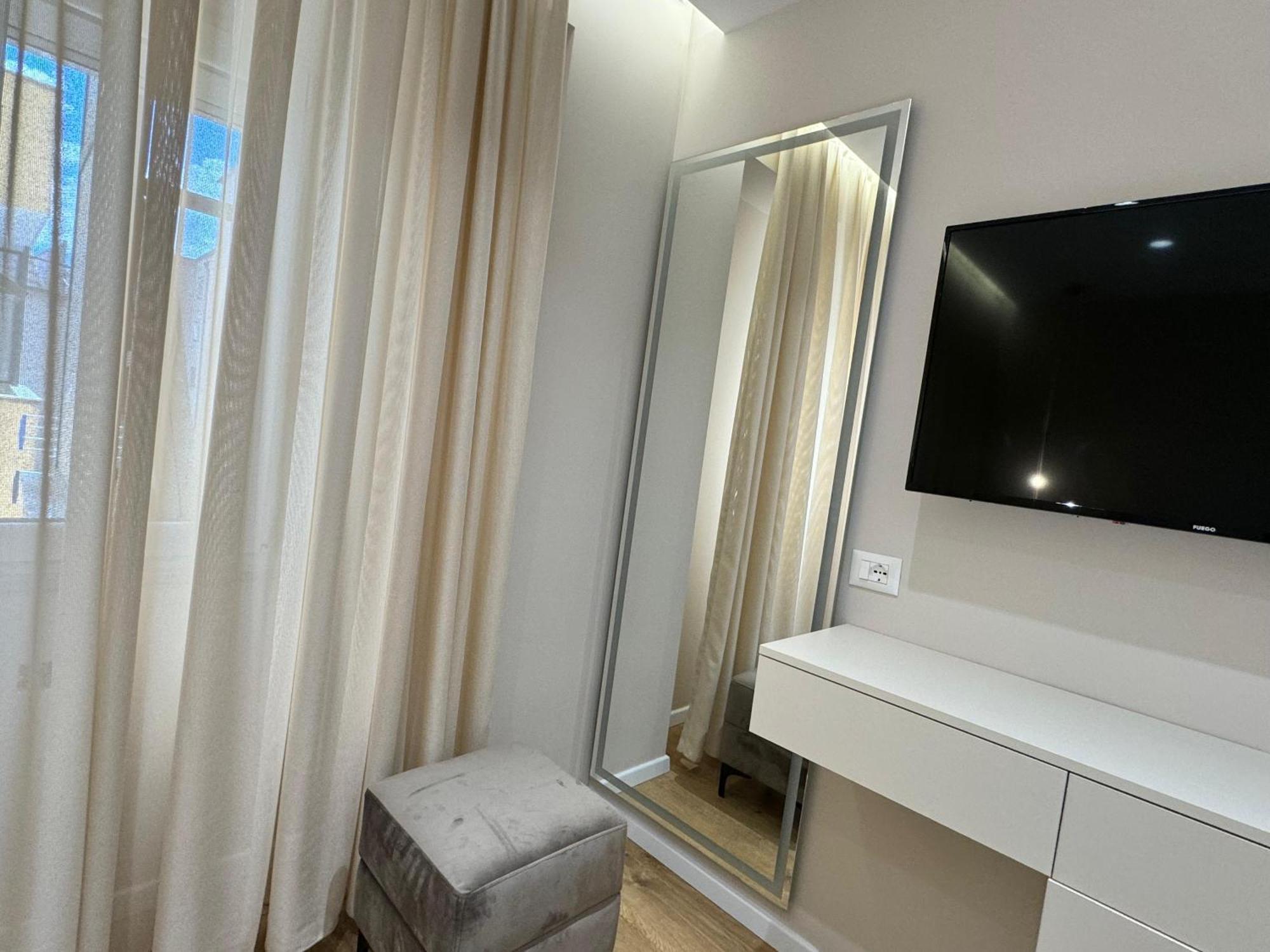 E&R Apartments At Myslym Shyri Tirana Exterior photo