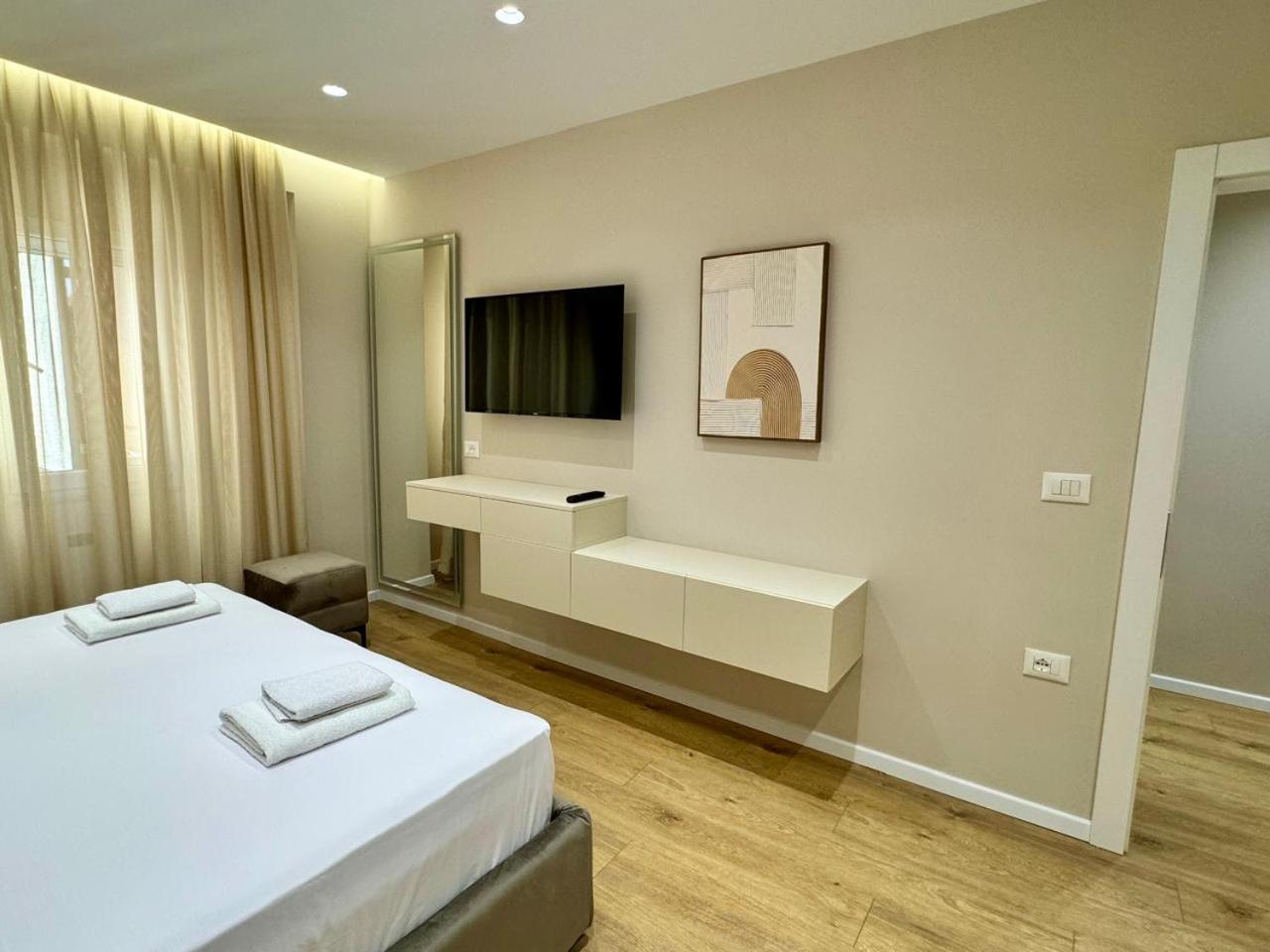 E&R Apartments At Myslym Shyri Tirana Exterior photo