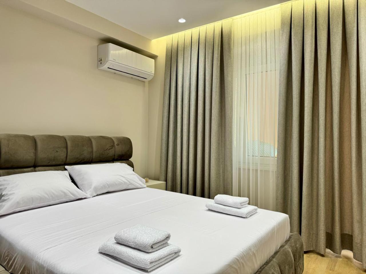 E&R Apartments At Myslym Shyri Tirana Exterior photo