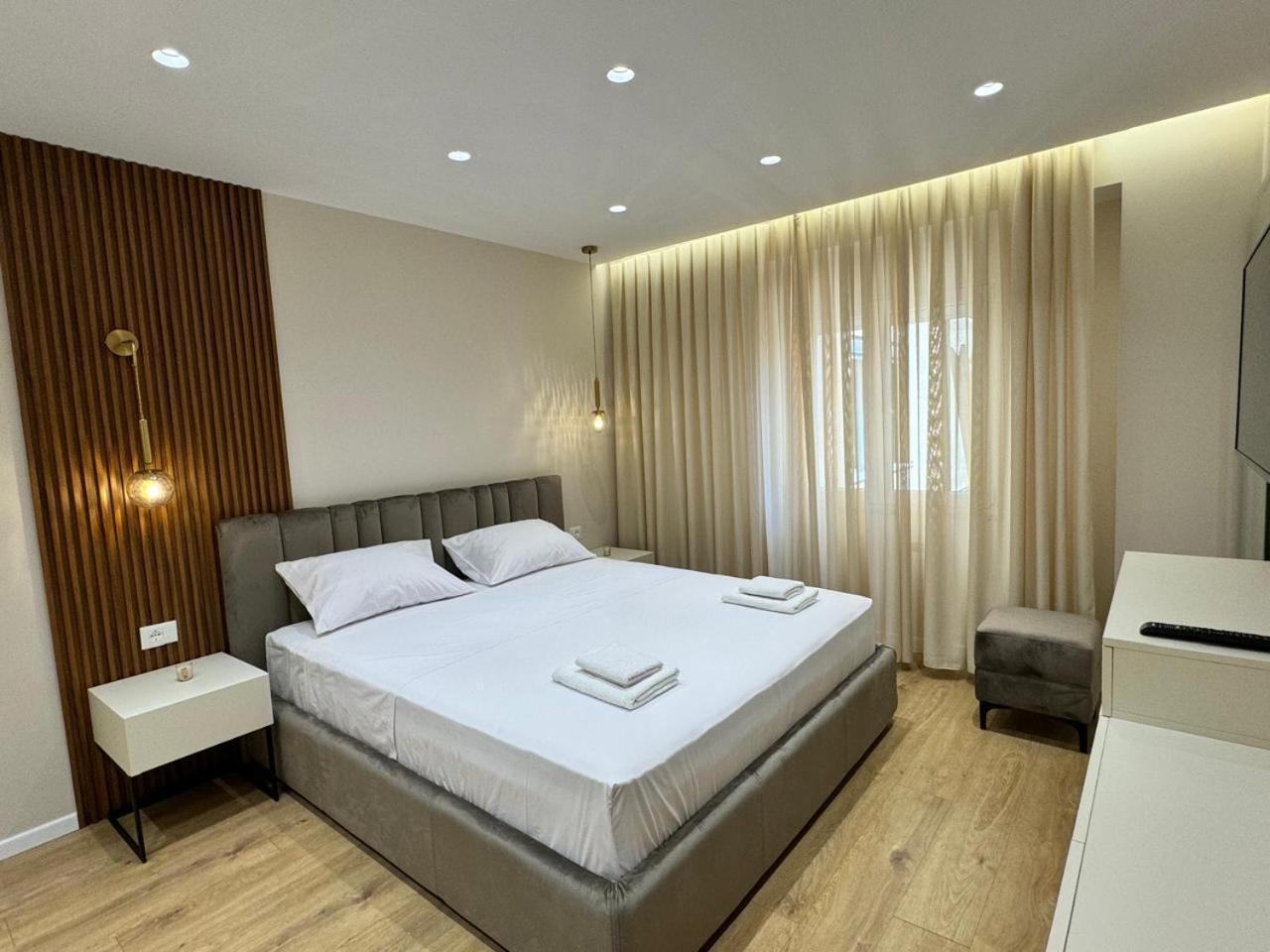 E&R Apartments At Myslym Shyri Tirana Exterior photo