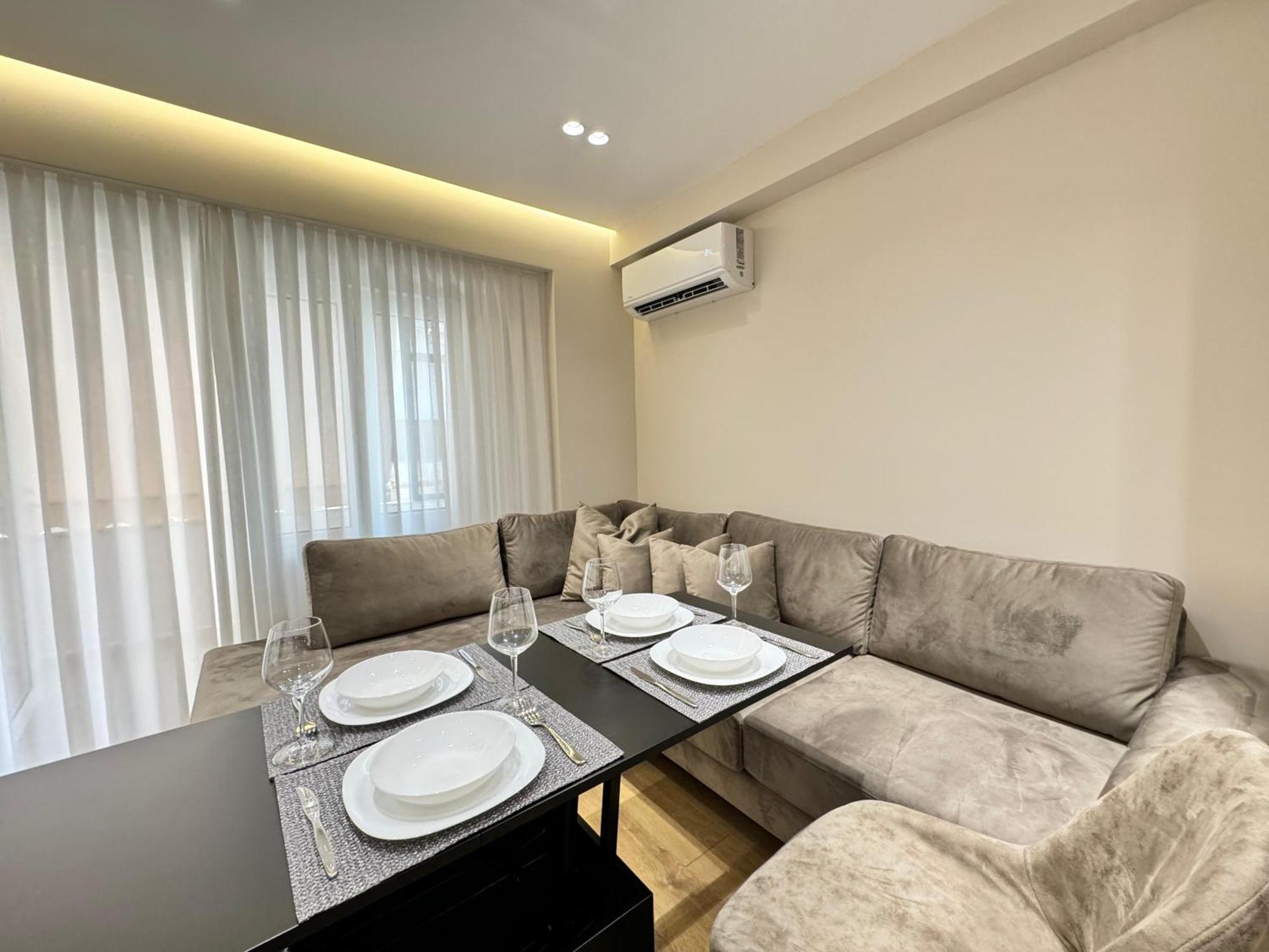 E&R Apartments At Myslym Shyri Tirana Exterior photo