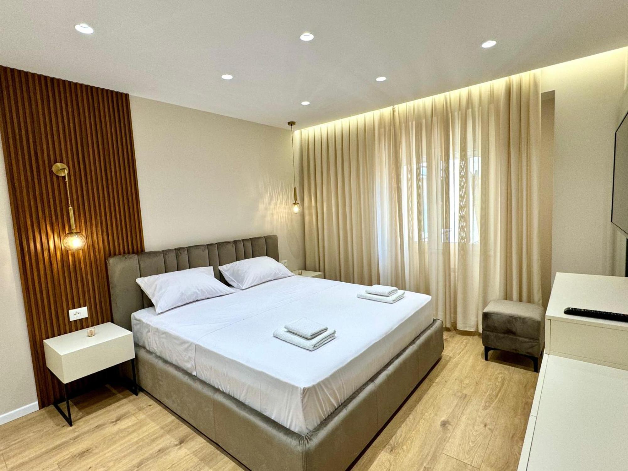 E&R Apartments At Myslym Shyri Tirana Exterior photo